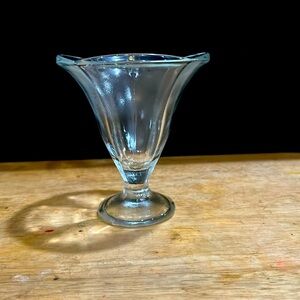 Large Vintage Tulip Ice Cream Sundae Dish Scalloped Edge